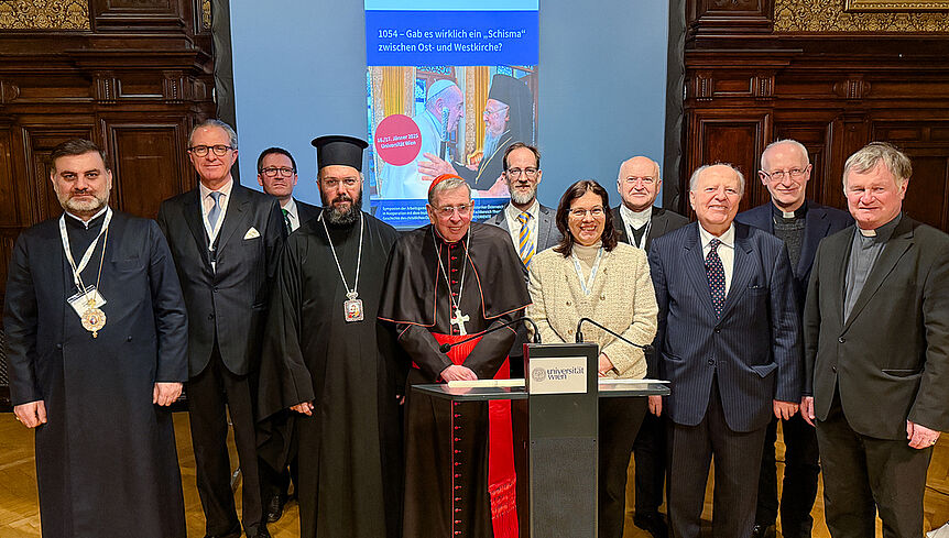 Gruppenbild im Senatssaal mit Kardinal Koch in der Mitte