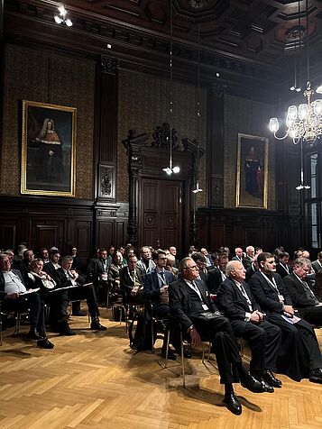 Weiterer Blick ins Publikum im Senatssaal