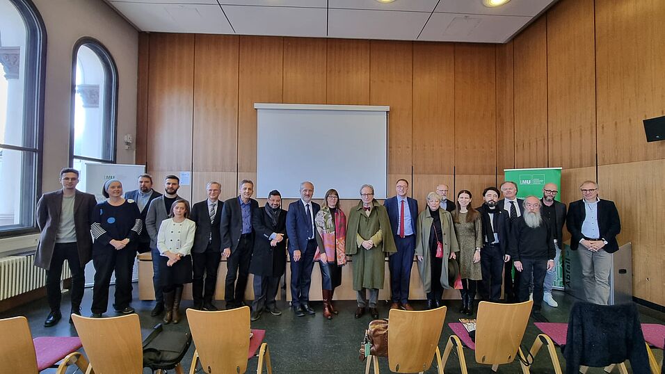 Gruppenbild der Tagunsteilnehmer:innen