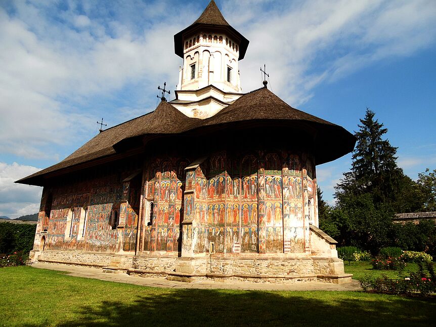 Außenfassade  mit bunten Fresken Kloster Moldovița